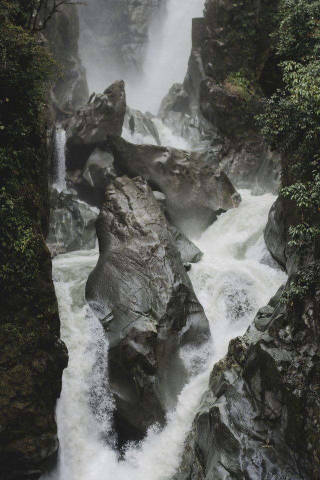 Cascada en el cañón de Baños de Agua Santa