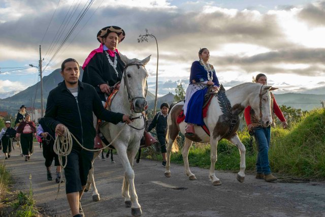 Boda tradicional del pueblo Saraguro con caballos