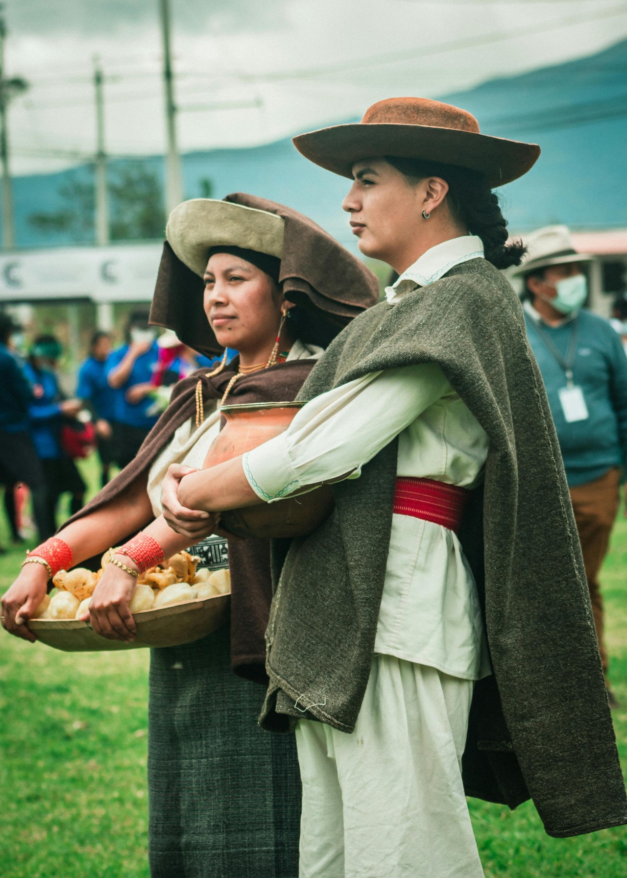 Comerciantes en el mercado indígena de Otavalo
