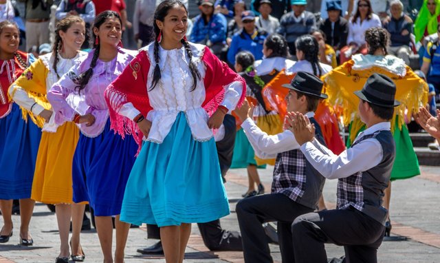 Celebración de tradiciones culturales andinas en Ecuador