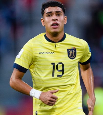 Jugador de la selección ecuatoriana durante partido oficial