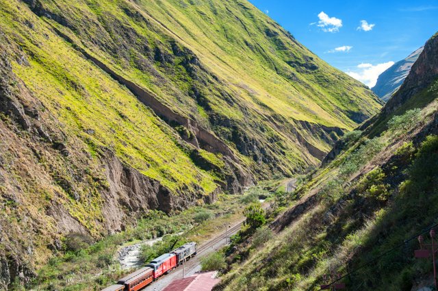 Tren de la Nariz del Diablo en las montañas de Chimborazo