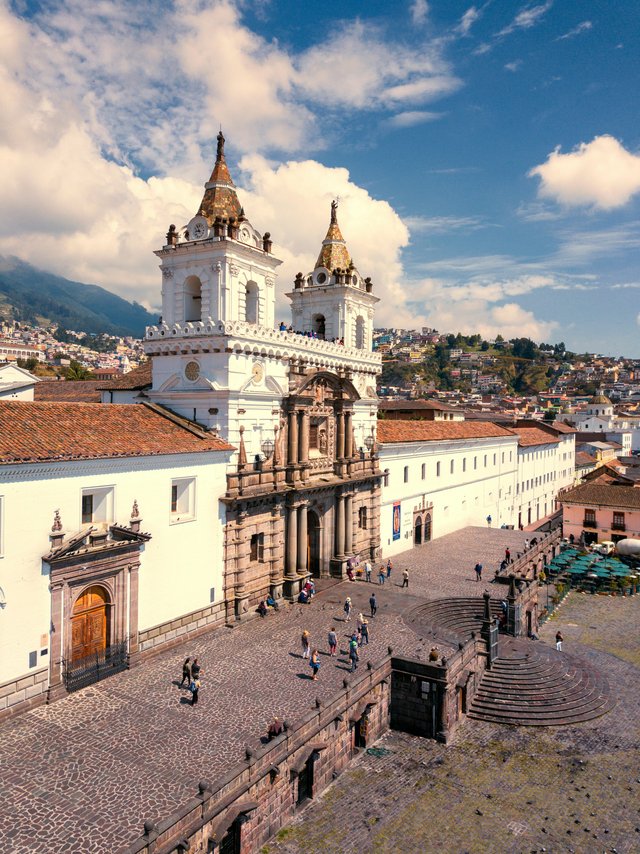 Basílica del Voto Nacional en el Centro Histórico de Quito