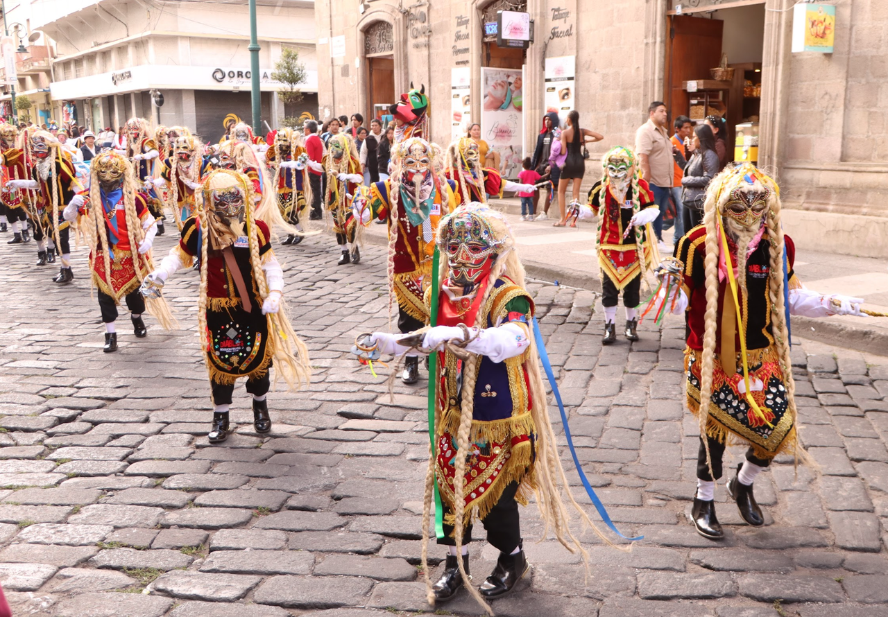 Desfile de Diabladas: Tradición Cultural Ecuatoriana