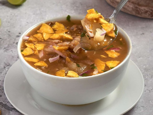 Encebollado ecuatoriano: el tradicional caldo de pescado