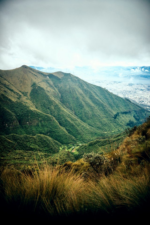 Cordillera andina ecuatoriana con vista a los valles