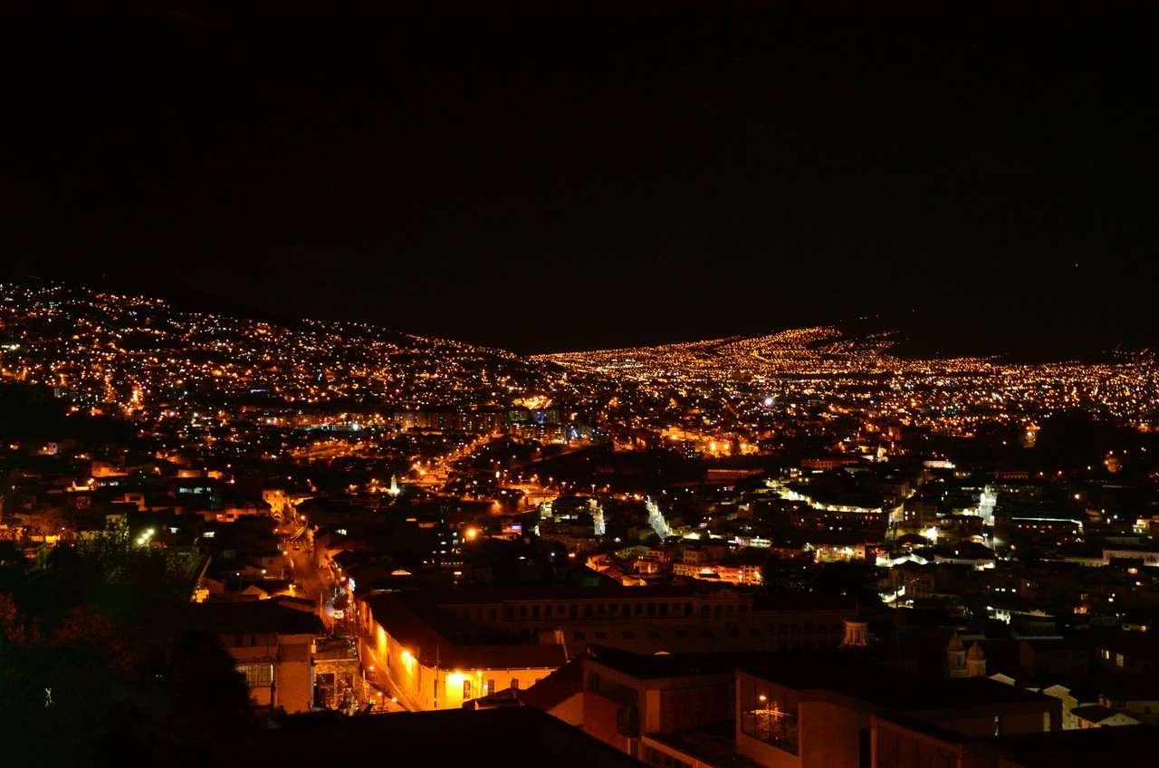 Quito iluminada en la noche