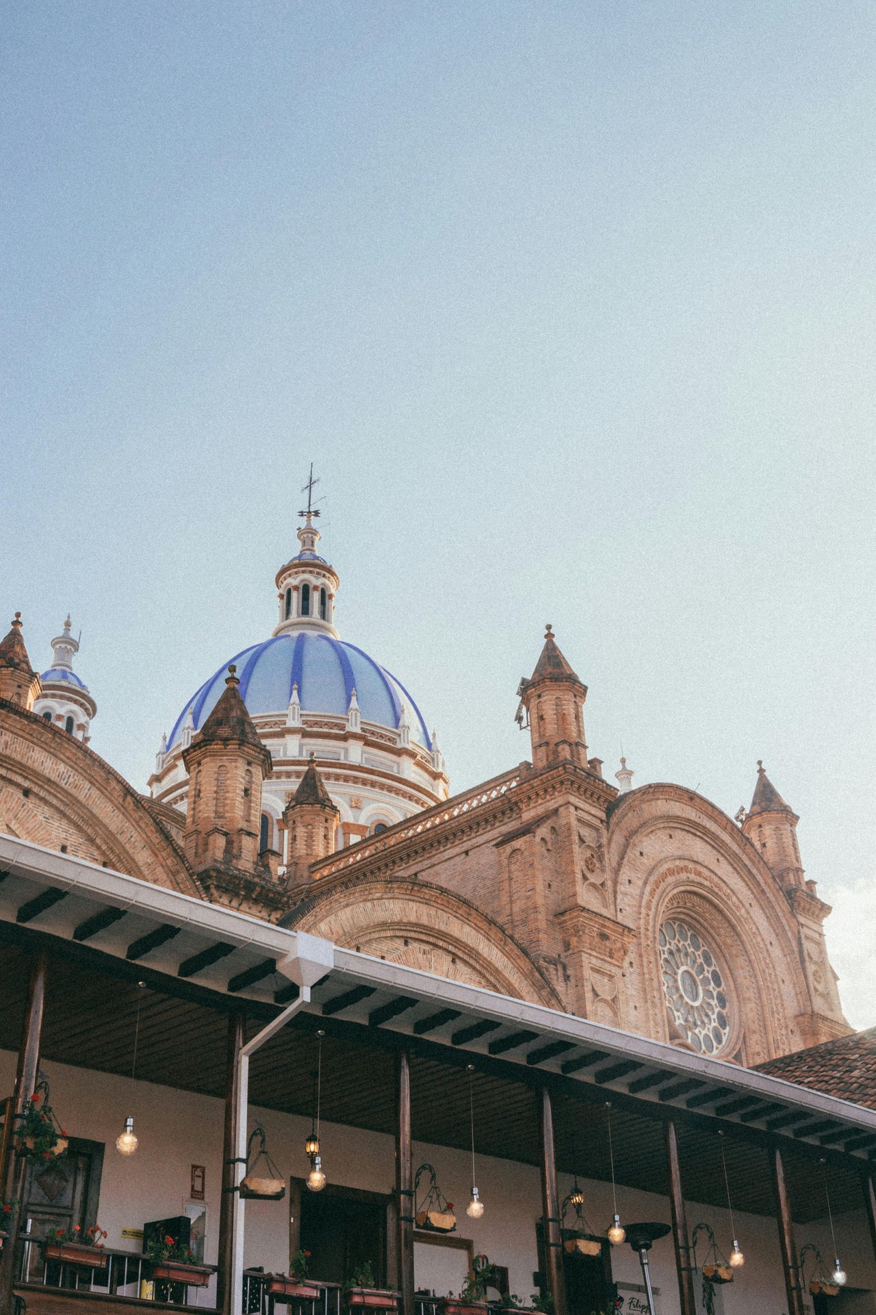 Arquitectura colonial de Cuenca desde perspectiva urbana