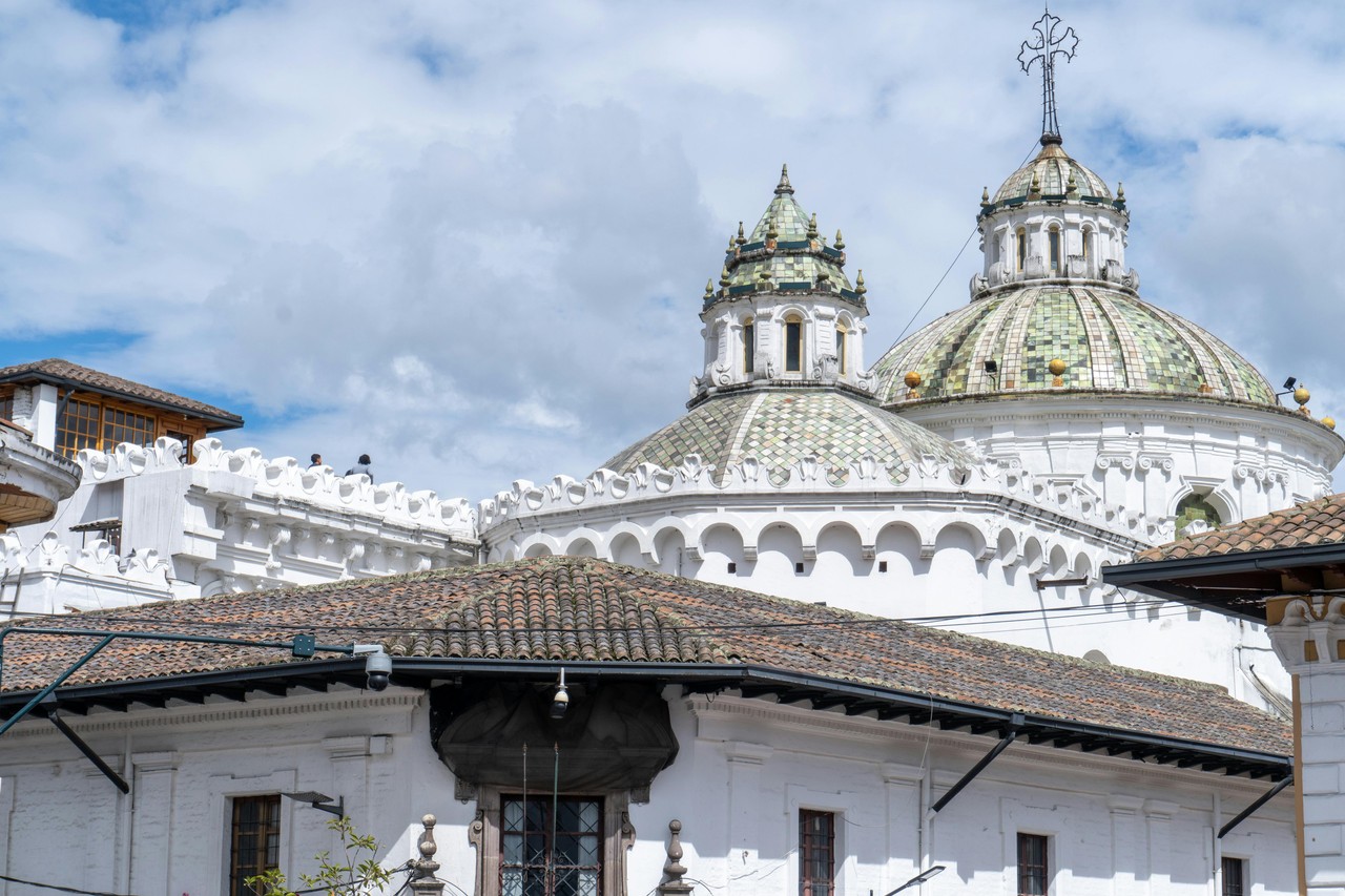 Cúpulas de iglesias históricas del centro de Quito