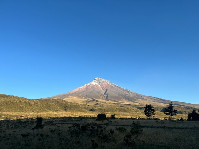 Volcán Cotopaxi visto desde la distancia