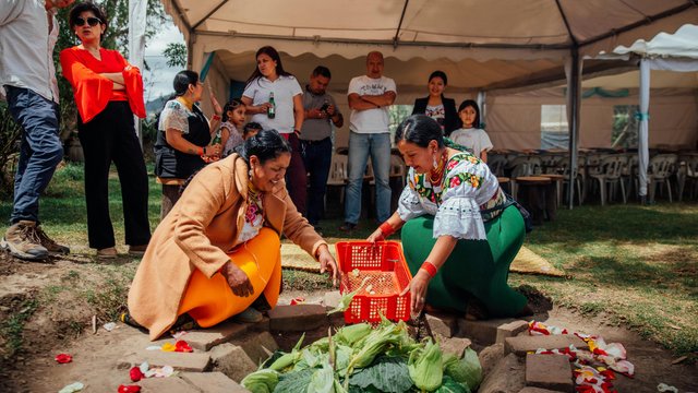 Mercado indígena de Otavalo: comercio tradicional en Ecuador