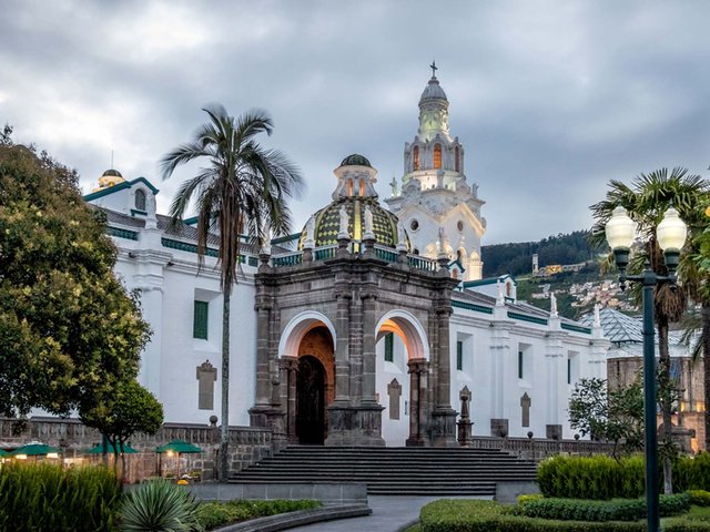Basílica del Voto Nacional en el Centro Histórico de Quito