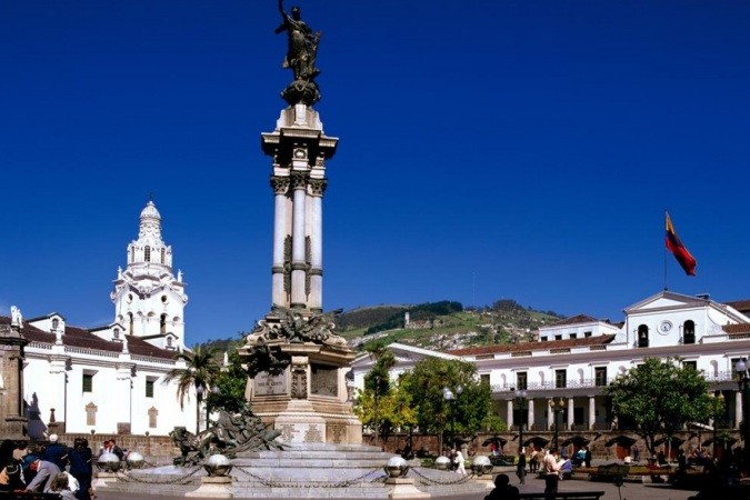 Plaza Grande del Centro Histórico de Quito con Monumento a la Independencia