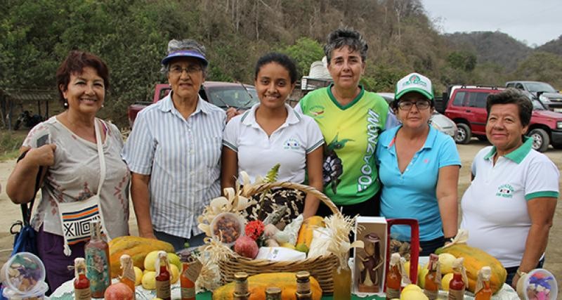 Emprendedoras ecuatorianas presentan productos artesanales y orgánicos