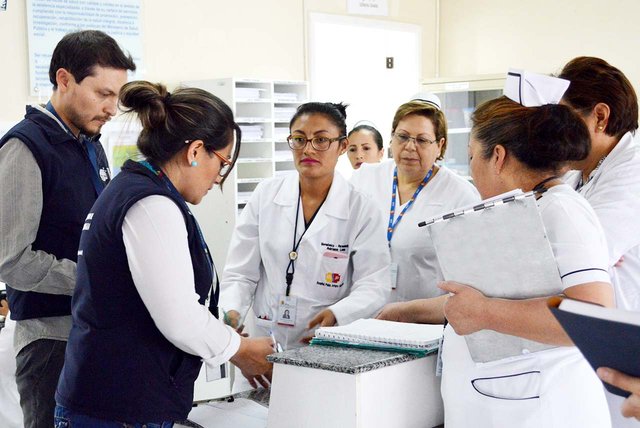 Capacitación médica en institución sanitaria ecuatoriana