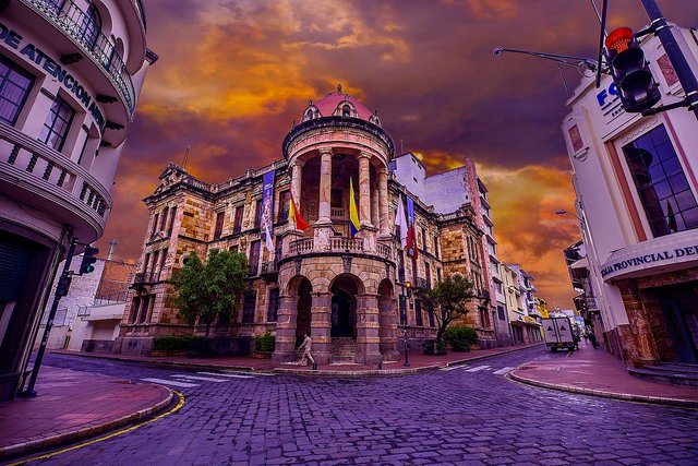 Centro histórico de Cuenca al atardecer